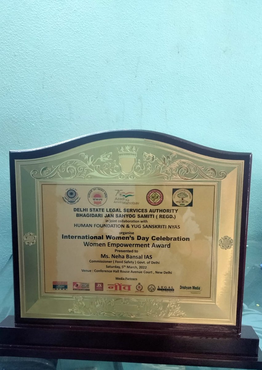 educategaurav's tweet photo. Commissioner Food Safety, Smt. Neha Bansal was awarded for her work on the occasion of Women's Day. Shri. Ranjeet Singh received the award on her behalf. @NehaBansal31 @foodsafetydelhi #SaathchalegiDelhi https://t.co/AL8ajLWgGL