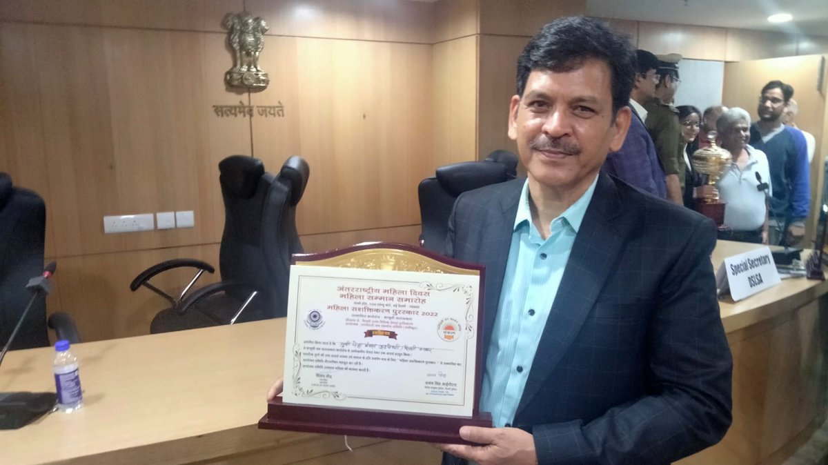 educategaurav's tweet photo. Commissioner Food Safety, Smt. Neha Bansal was awarded for her work on the occasion of Women's Day. Shri. Ranjeet Singh received the award on her behalf. @NehaBansal31 @foodsafetydelhi #SaathchalegiDelhi https://t.co/AL8ajLWgGL