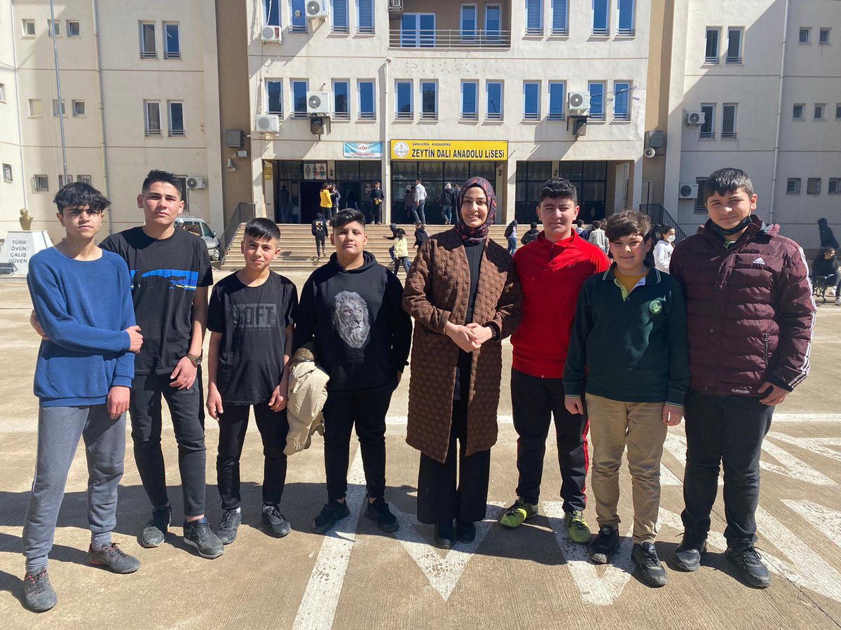 DalLisesi's tweet photo. Zeytin Dalı Anadolu Lisesi Sınıflar Arası Futbol Turnuvası devam etmektedir ⚽️ 🥅 Katılan öğrencilerimize başarılar!
@KarakopruM 
@sanliurfammem63 https://t.co/uPRRXah3Vu