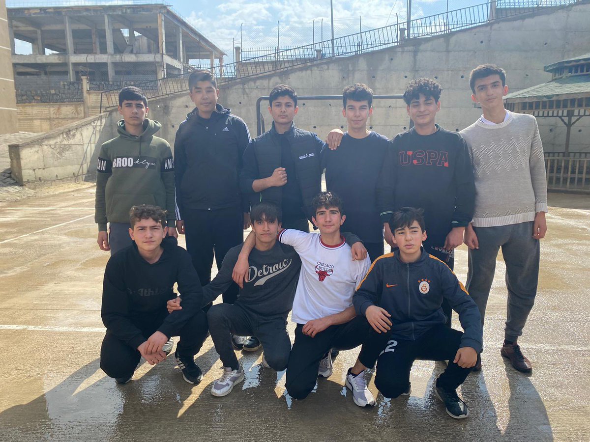 DalLisesi's tweet photo. Zeytin Dalı Anadolu Lisesi Sınıflar Arası Futbol Turnuvası devam etmektedir ⚽️ 🥅 Katılan öğrencilerimize başarılar!
@KarakopruM 
@sanliurfammem63 https://t.co/uPRRXah3Vu