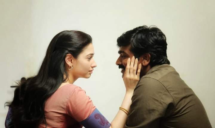 காதல் என்பது கொடுப்பதும் அல்ல.
பெறுவதும் அல்ல.

அது

இருப்பது