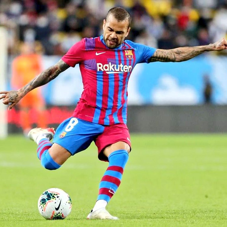 baller_fcb's tweet photo. Alves (38) > Crapvajal(30) https://t.co/svRIGjoq6d