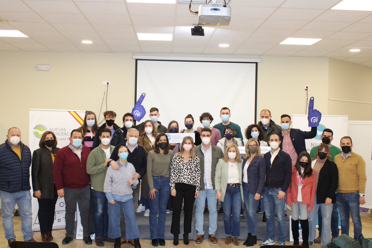 carolagudo's tweet photo. Los jóvenes serán los grandes portagonistas del cambio que está por llegar. Ellos son la revolución de las ideas, la #revolucióndelalibertad. Un placer acompañar a @NNGG_CiudadReal en la V Escuela de Formación #PacoCastillo. https://t.co/hRm3xC9LpG