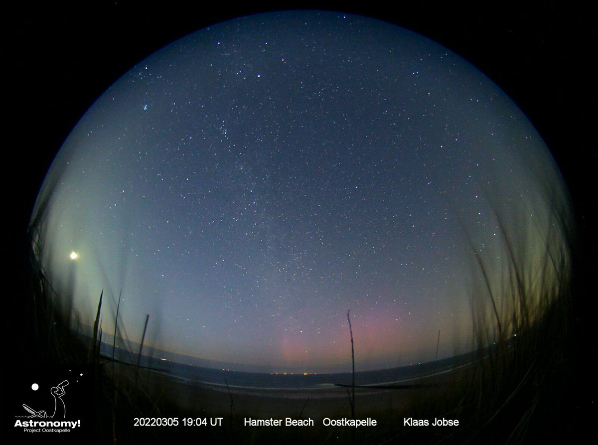 Doenker's tweet photo. #Aurora captured  last night  from #Oostkapelle beach https://t.co/v6vAOmxBlL