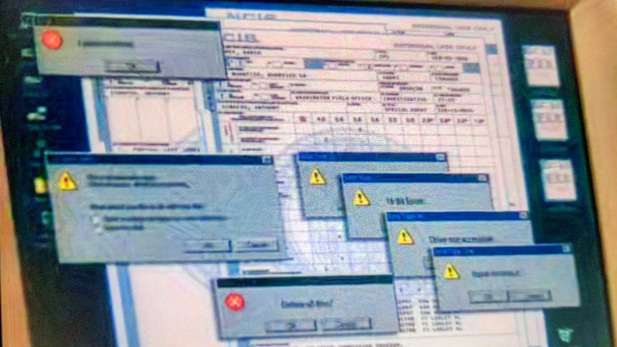 emichelle_24's tweet photo. PCのエラーにめっちゃキレてガタガタ揺さぶってるジヴァ 可笑しすぎる🤣
#NCIS 3x06 #Ziva #DiNozzo #ncisjp #FOXチャンネル https://t.co/QhgxNlREl7