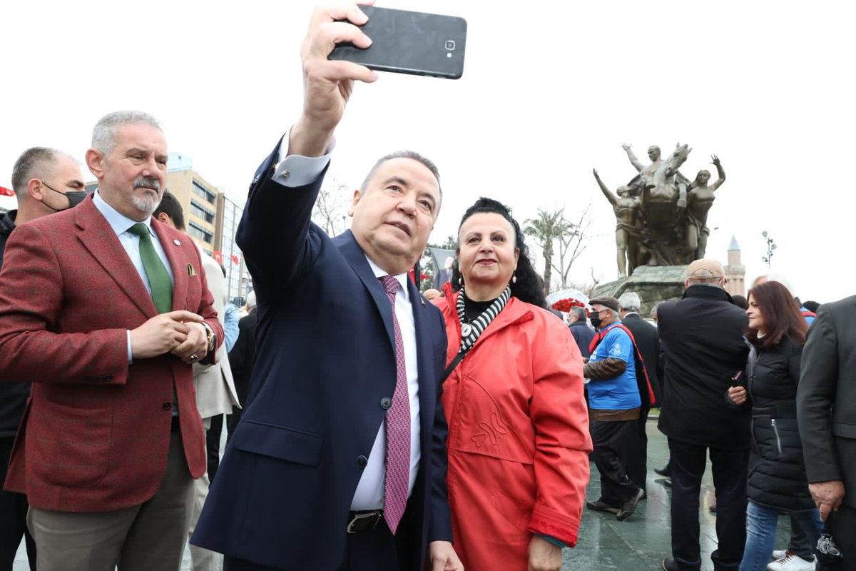 BocekMuhittin's tweet photo. #AtatürkünAntalyayaGelişi’nin 92’nci yılında Atatürkçü Düşünce Derneği ile birlikte Cumhuriyet Meydanı’ndaki Atatürk Anıtı'na çelenk sunduk. 
Atam sonsuza dek izindeyiz.
#AtatürkünAntalyayaGelişi https://t.co/JmrEB8i8Do