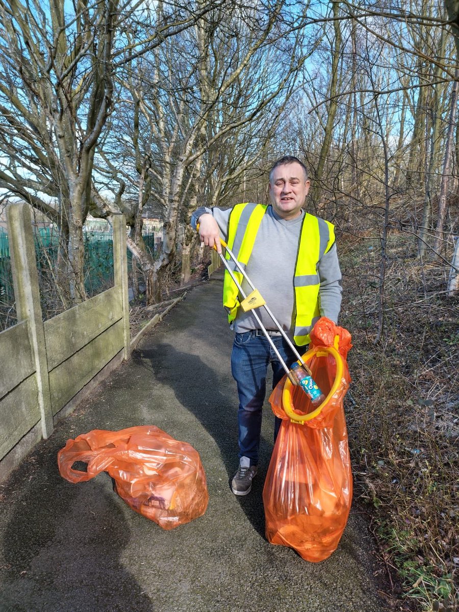 Working hard to keep our streets clean and tidy 🚮 <a href="/KeepBritainTidy/">Keep Britain Tidy</a> #community