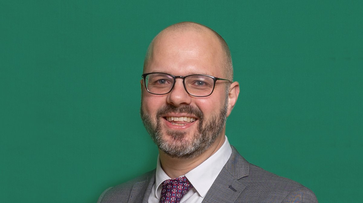 We stellen graag onze kandidaten voor de gemeenteraadsverkiezingen voor. Vandaag Albert Deuzeman. Onze lijsttrekker en nummer 1 op de kandidatenlijst van GroenLinks Voorschoten.
facebook.com/10006501684124…
#groenlinksvoorschoten #doenwatwerkt #GR2022 #GR22 #Voorschoten