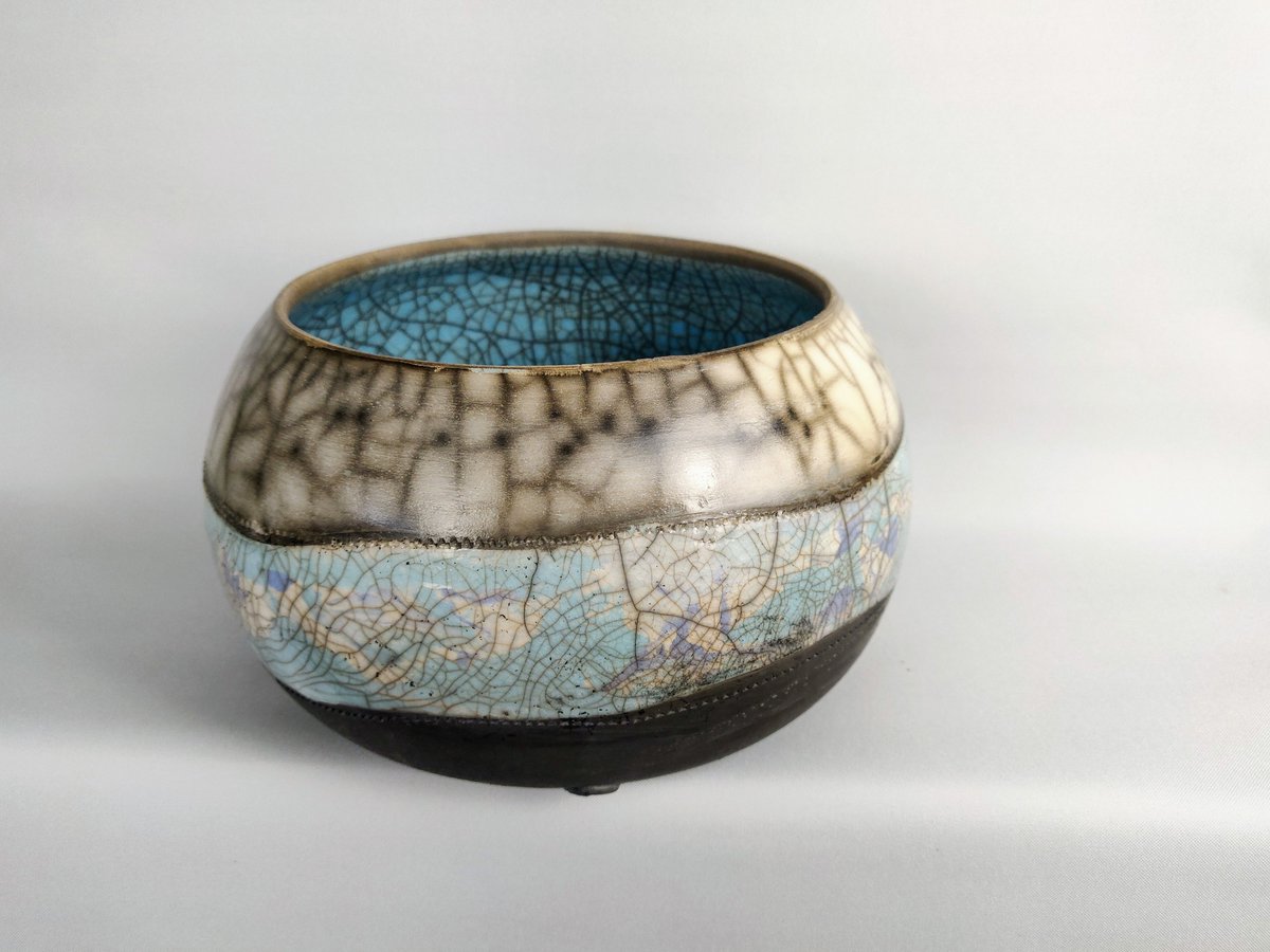 ObyPotter's tweet photo. PLEASE HELP ANIMALS IN UKRAINE. I am selling this raku fired #spacepot inspired by @astro_timpeake @ESA to help animals in Ukraine. The pot is £95 including postage (within the UK) and the full £95 will be donated to @PETA for their global compassion fund.Message me to purchase. https://t.co/AOFyuPtrkV