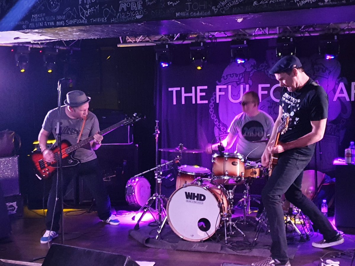 CaptainBedderz's tweet photo. Had a blast playing with @JaseDisgrace &amp; @PeterCarbert as #Piratelove (#JohnnyThunders covers band) Opening for the bloody fantastic #EdBangerandtheNosebleeds(@BangerEdweena) @fulfordarmsyork as part of #TvsOver/ @kick_doors PR &amp; promotions. #gigbooker #punkrock #livepunk https://t.co/kKdvHC0Etc