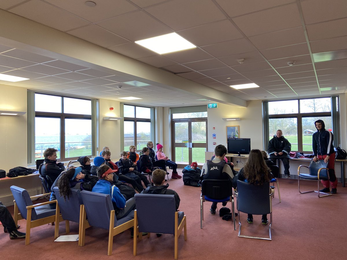 markwalker250's tweet image. Day 2 of Cadet Class training @GrafhamWaterSC A few tired sailors from yesterday’s big winds and maybe a late night from the residential...😉 But back with gusto today with our British Sailing Team coaches  @GBRCadets @walderscadets @RYAYouthSailing @samwhaleygbr