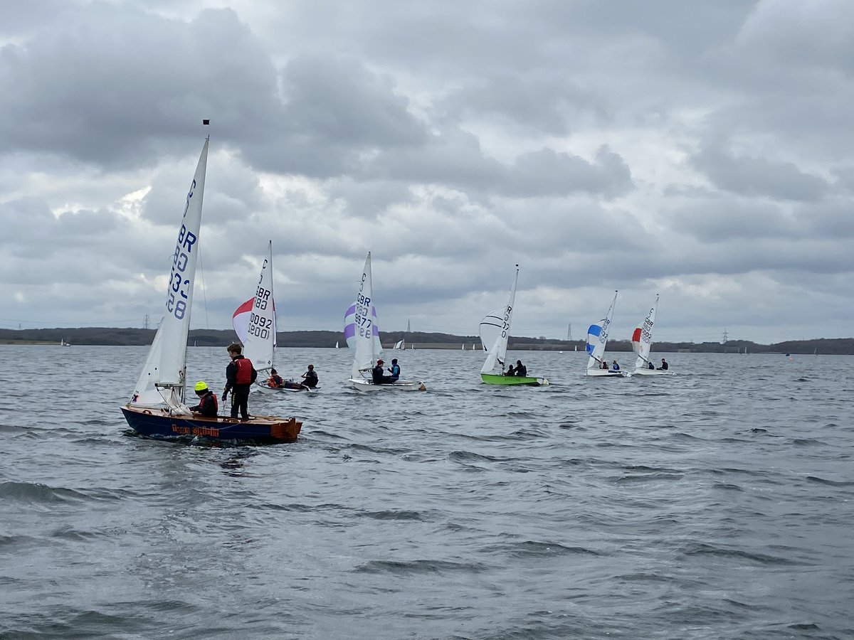 markwalker250's tweet image. Day 2 of Cadet Class training @GrafhamWaterSC A few tired sailors from yesterday’s big winds and maybe a late night from the residential...😉 But back with gusto today with our British Sailing Team coaches  @GBRCadets @walderscadets @RYAYouthSailing @samwhaleygbr