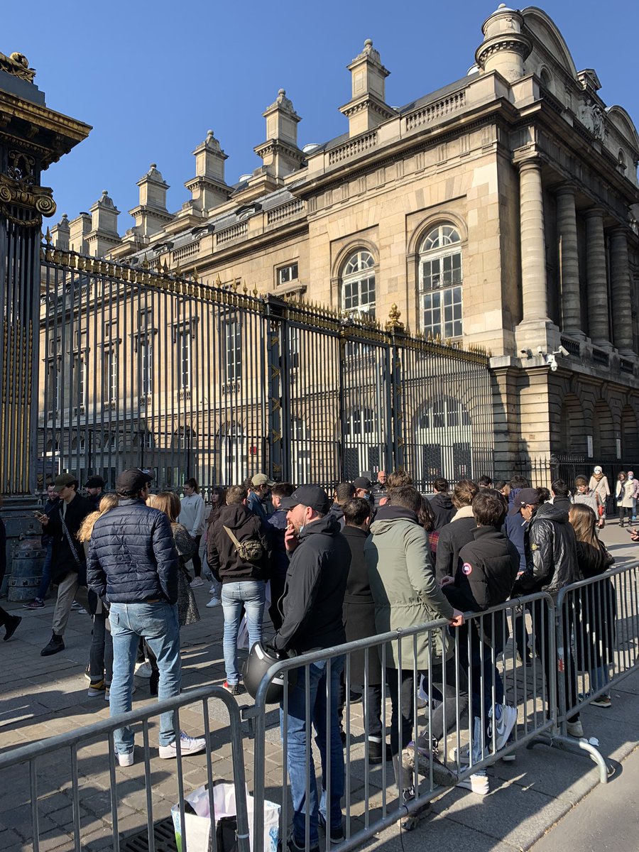 antppii's tweet photo. Réponse de l’Etat pour 50 jeunes qui manifestent de manière totalement pacifique devant le Palais https://t.co/hrTgEUKpmE