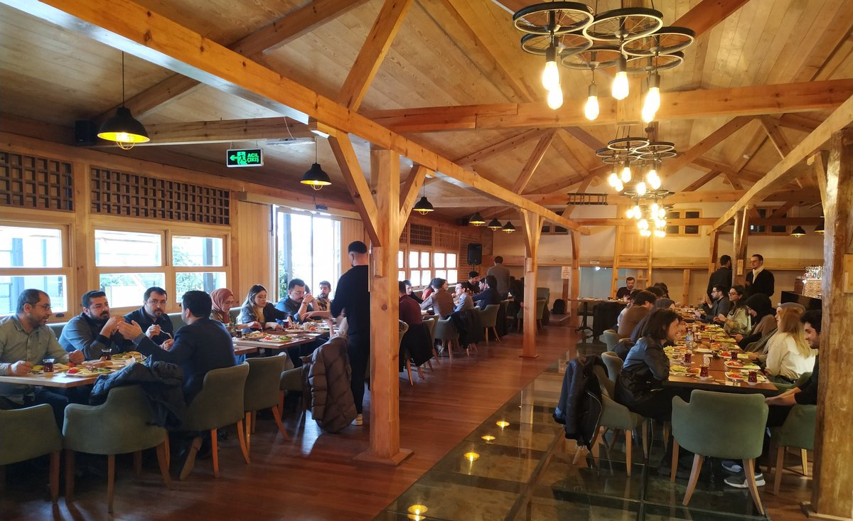 Mezunlarımızla tanışma ve kaynaşma amacıyla kahvaltıda bir araya geldik. 
Nice programlarda görüşmek üzere.