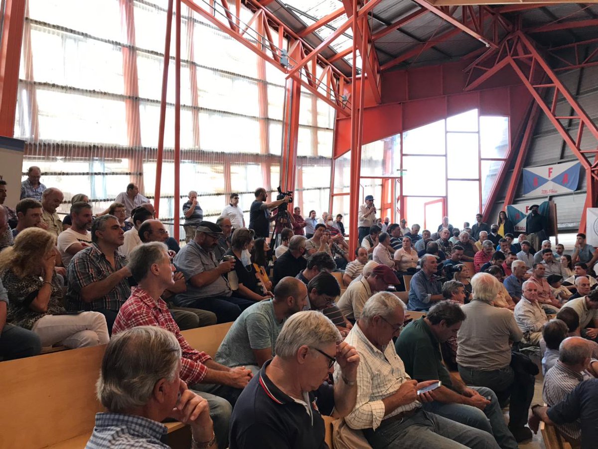 CARSFEprensa's tweet photo. Junto a dirigentes de todo el país, desde CARSFE participamos este sábado 5 de marzo en la Asamblea de la Comisión de Enlace que se realizó en Alcorta. Se analizaron las necesidades y problemáticas de los productores agropecuarios delineándose acciones futuras.  #CARSFE #Alcorta https://t.co/yFnQOGExce