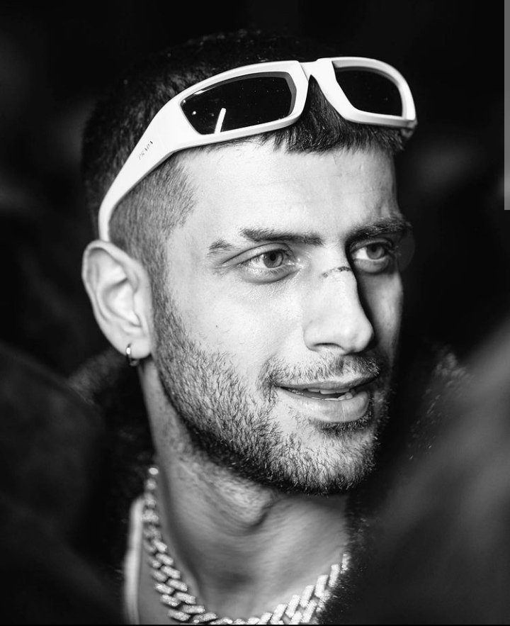 reyn_ines's tweet photo. Yusuf, Bir profil resmi için renkli bir resim daha iyidir 👁👁 
😭 @akareynmen #reynmen https://t.co/tZMzLSBDae