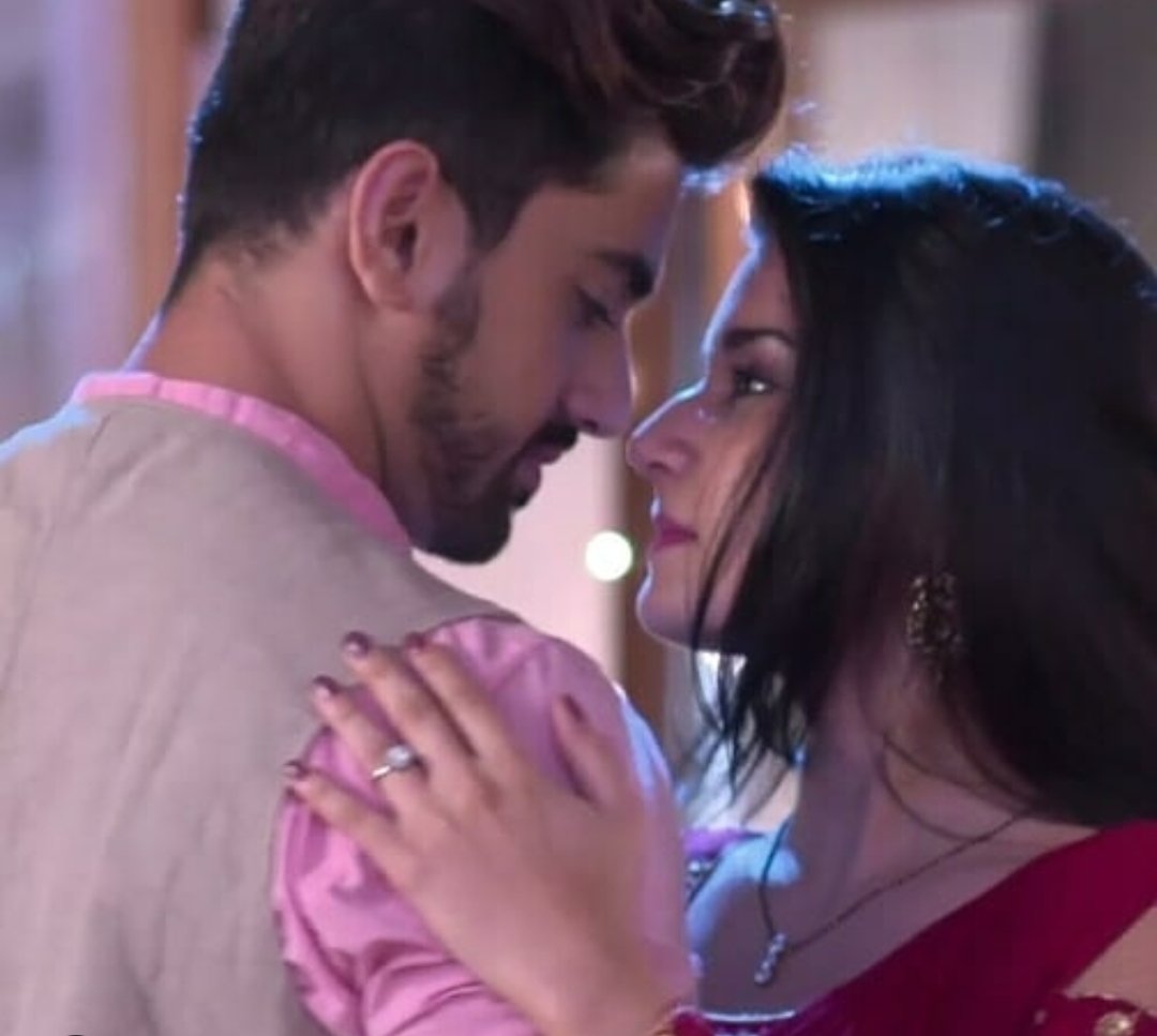 _randommusing_'s tweet photo. AvNeil a couple who actually had
Safar Khoobsurat Hai
Their relationship was so beautiful. They had love, trust, friendship, loyalty and most important respect for each other. Truely the soulmates. 

I miss them so much 

#5YearsOfAvNeil https://t.co/8540LN85iF