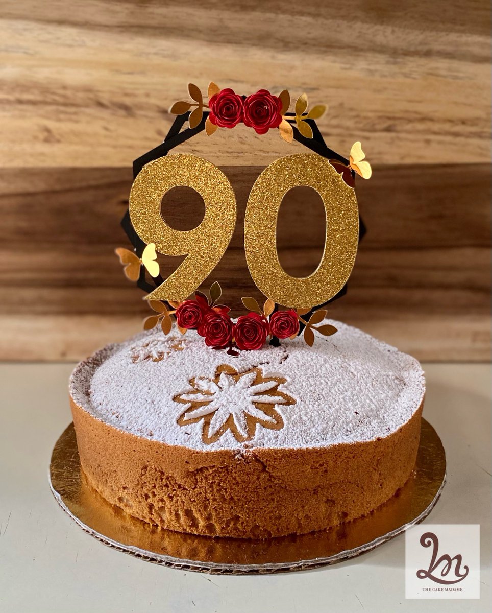 TheCakeMadame's tweet photo. When the request is a very simple low sugar sponge then the star needs to be the cake topper and I’m loving the pizazz it’s adding! Thank you again @salutcrafts…it’s perfect! 👏🏽🙌🏼👌🏽
#LowSugarCake #OrangeSponge #Cakegasm https://t.co/R0eyqfmrMS