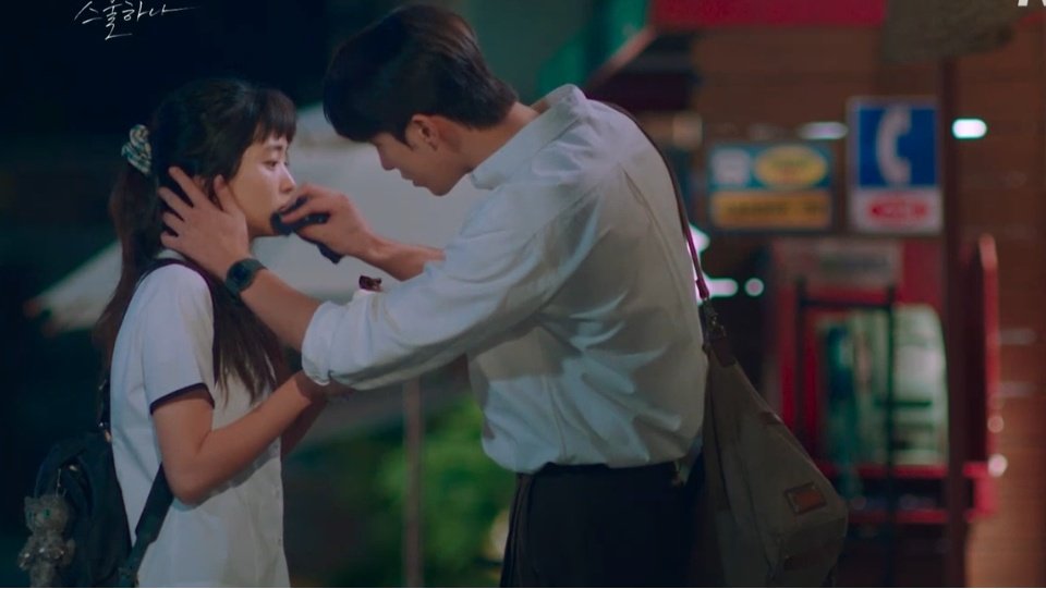 snehilarious's tweet photo. Probably I am getting more butterflies than heedo at this point wahshshshhs what are they doing to us? #TwentyFiveTwentyOneEp8 https://t.co/oAoYnDr8U5