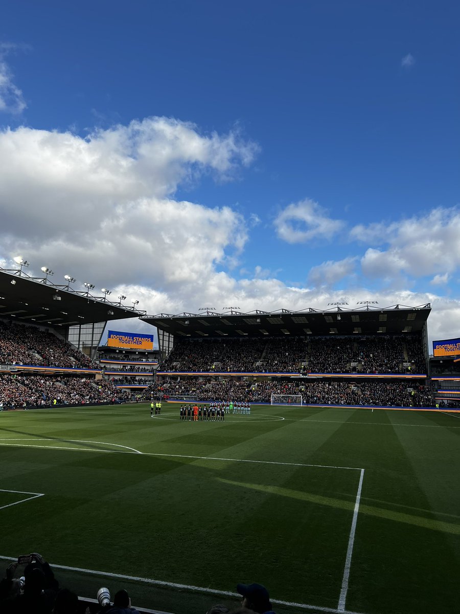 GeorgeOrchard6's tweet photo. BURNLEY 🟣 VS CHELSEA 🔵 #WeStandWithUkraine 🇺🇦 https://t.co/mLoygJYFSC