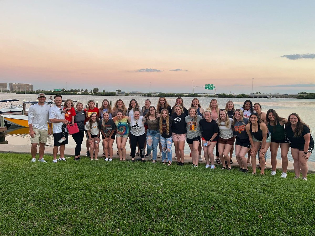 Gorilla_SFB's tweet photo. The team has had a pretty good time in Florida 🤟💛♥️🦍

#TogetherWeThrive x #Family https://t.co/4TlfLvrgOg