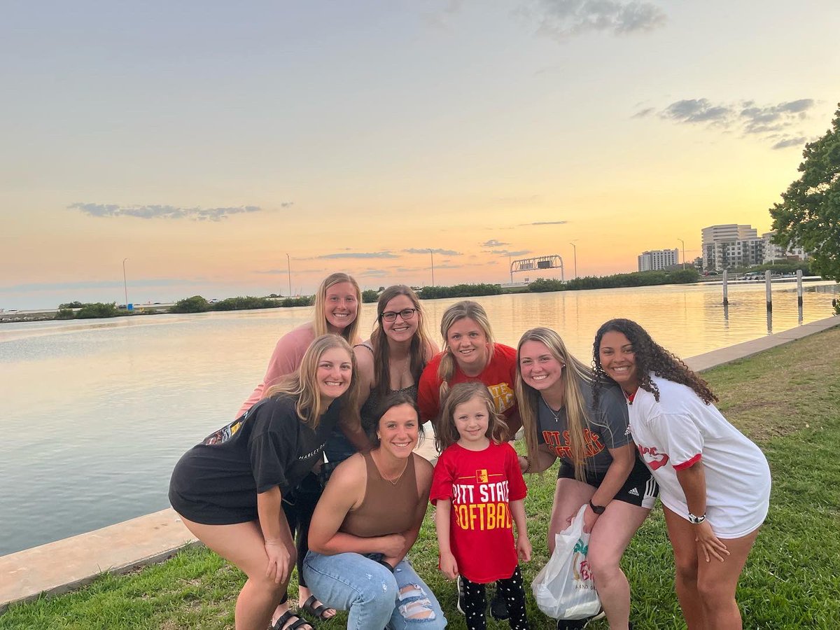 Gorilla_SFB's tweet photo. The team has had a pretty good time in Florida 🤟💛♥️🦍

#TogetherWeThrive x #Family https://t.co/4TlfLvrgOg