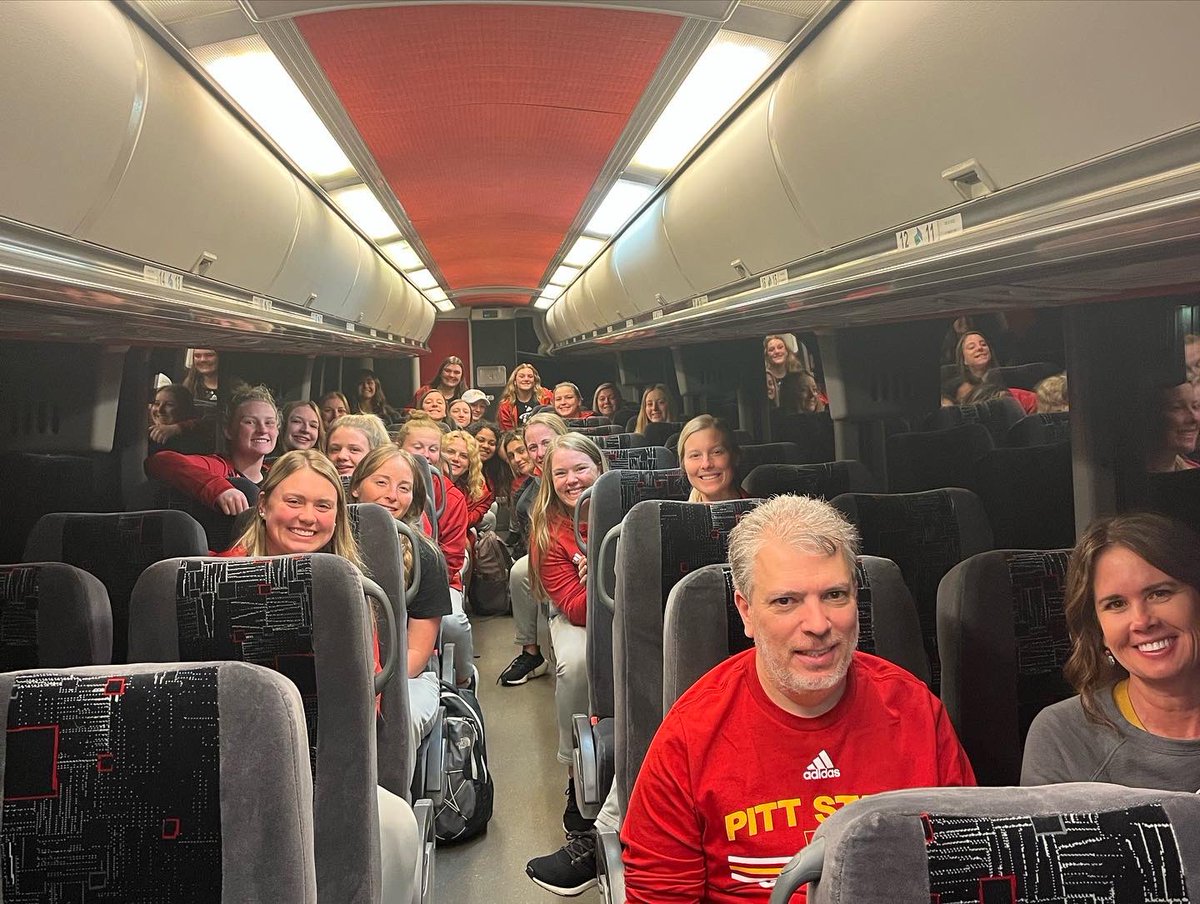 Gorilla_SFB's tweet photo. The team has had a pretty good time in Florida 🤟💛♥️🦍

#TogetherWeThrive x #Family https://t.co/4TlfLvrgOg