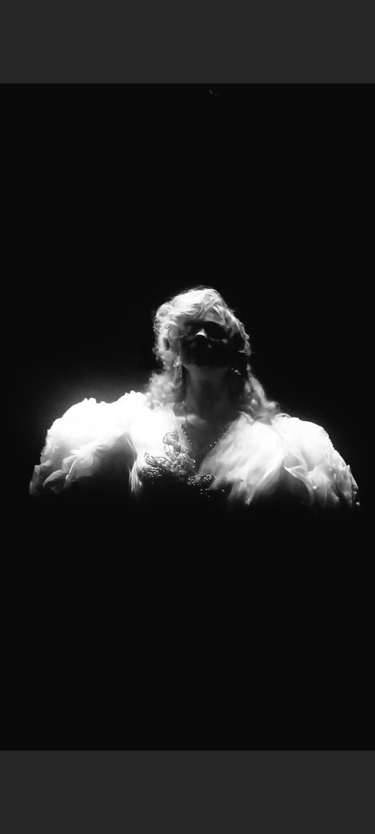 songul79's tweet photo. Harika bir film olmuş #FarahZeynepAbdullah 
#erdalbesikcioglu https://t.co/e8Clccp0Q0