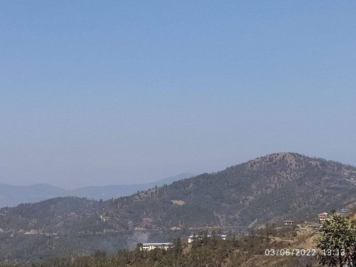 2021Revtweets's tweet photo. A residence belonging to a Christian minister at the Hniarlawnthar Baptist Church was hit by a heavy weapon shelled on the outskirts of Hakha city.
#MassacreInMyanmarByJunta
#2022Mar6Coup
#WhatsHappeningInMyanmar https://t.co/nAQkobahlZ