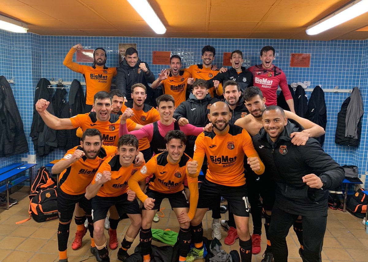 tcf_oficial's tweet photo. ¡Al final decidió San Gregorio!

Victoria y partidazo del #TorrentCF frente al @cfhercules "B". 

El gol de @Adrianus07 y el gran trabajo del equipo suman tres puntos importantes para el objetivo. 

#SangTatonja 🧡🔥 https://t.co/pbnpmDd9Lq