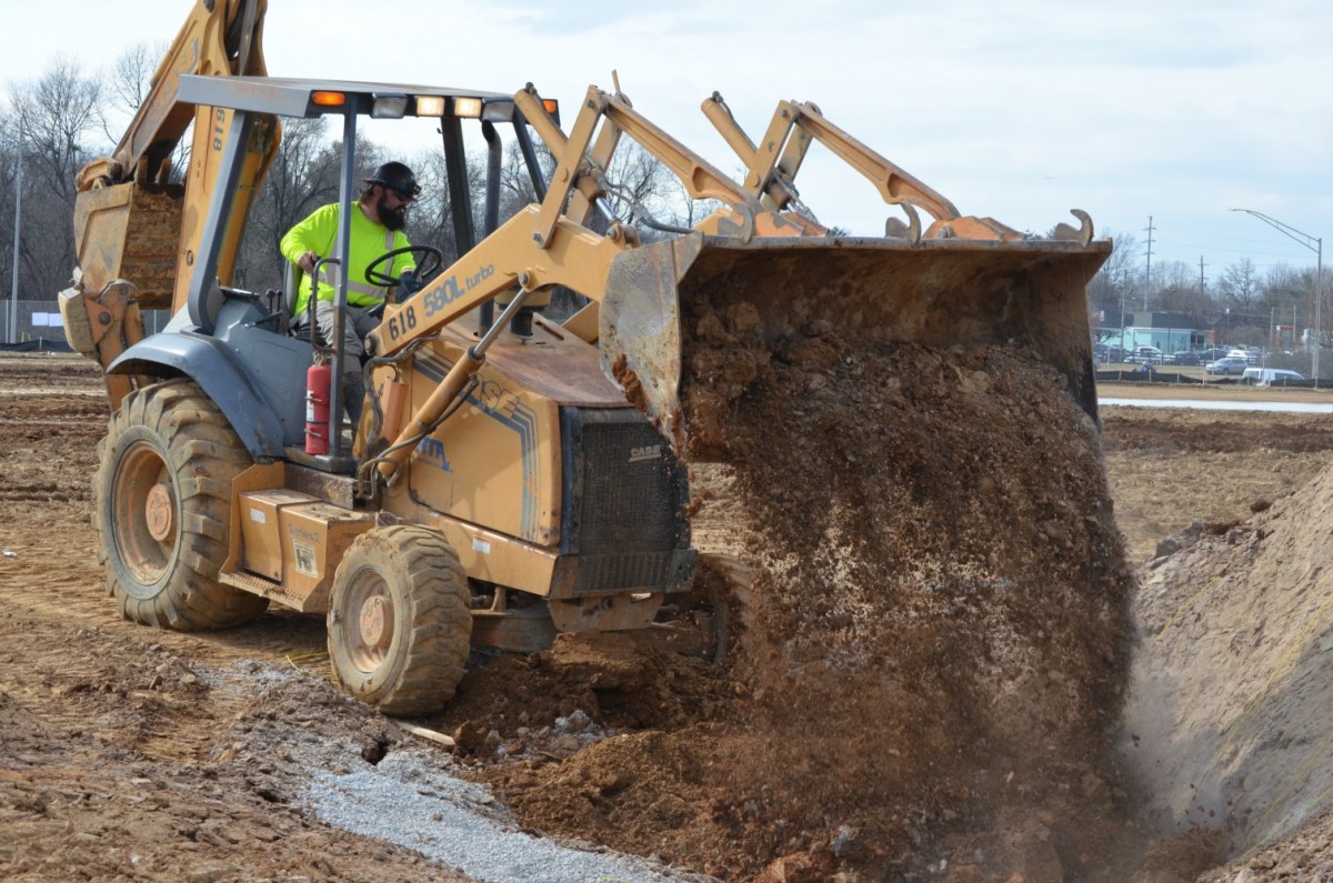USACEHQ's tweet photo. The @LouisvilleUSACE construction site of the new Louisville VA Medical Center has seen a lot of changes since the first shovels of dirt were ceremonially dug during the groundbreaking ceremony Nov. 11, 2021. (1/2) https://t.co/rL8XgEpANh