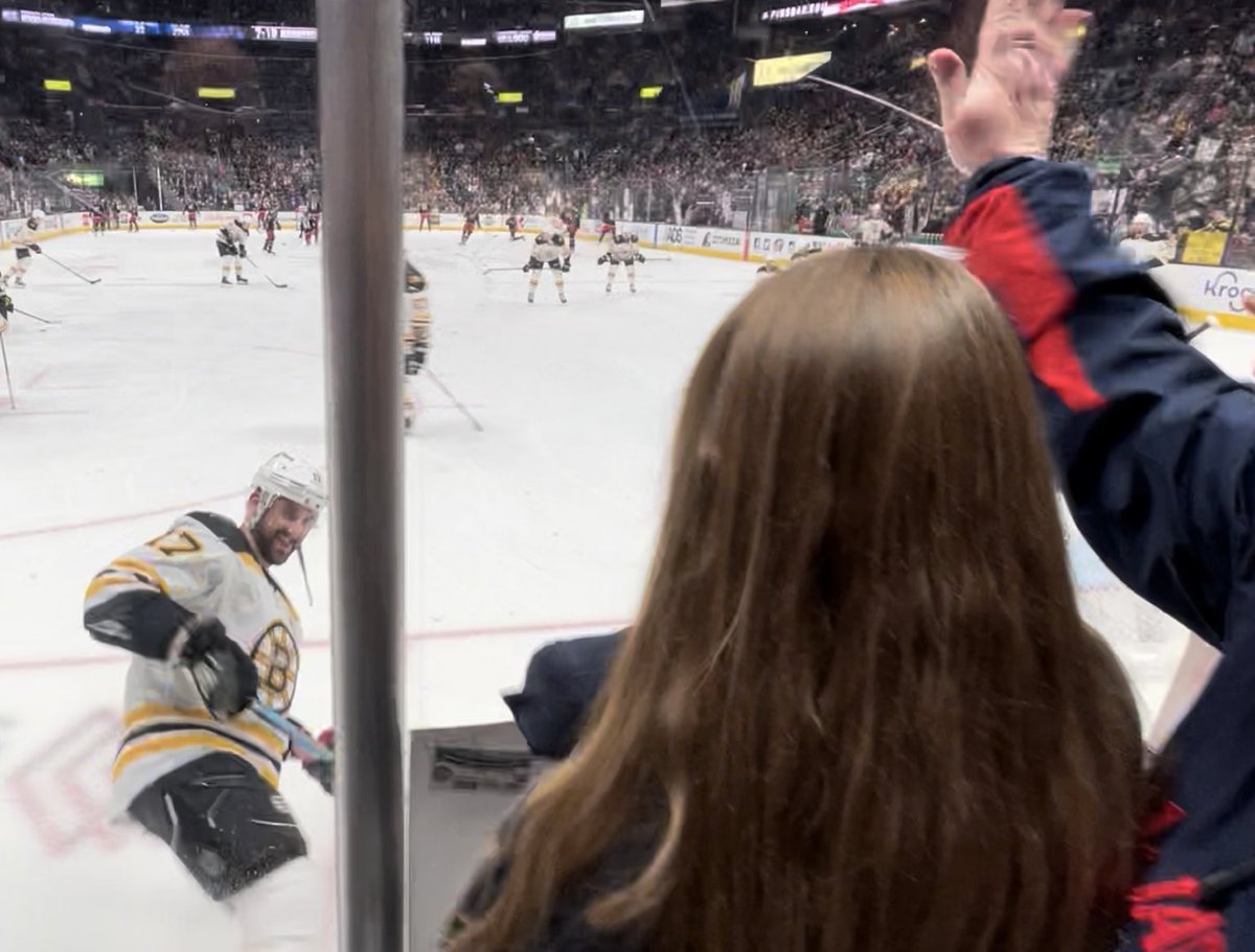 mtdennis1968's tweet photo. @NickFoligno She lives in Vegas now, but you had to know @andreashel wouldn’t miss the opportunity to welcome you back to your home and thank you far all that you have done for Columbus! Great times with forever friends!! https://t.co/GWoGD2ekHt