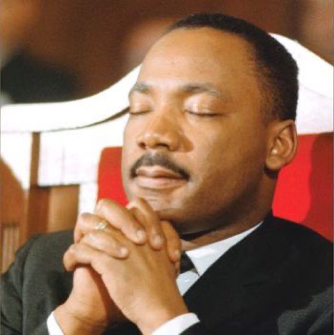 TheKingCenter's tweet photo. “God, grant that this tragic midnight of man’s inhumanity to man will soon pass and the bright daybreak of freedom and brotherhood will come into being.” #MLK #SundayWithKing https://t.co/44PgwkeU2g