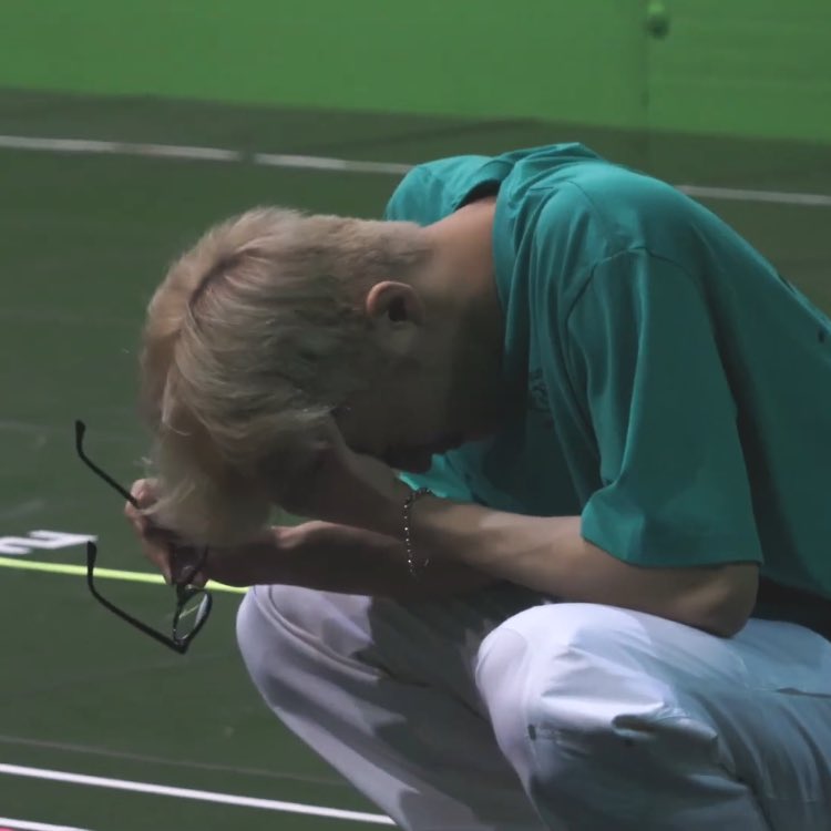 Ieemarkees's tweet photo. you did so well, mark :( https://t.co/BrJym3pvSs