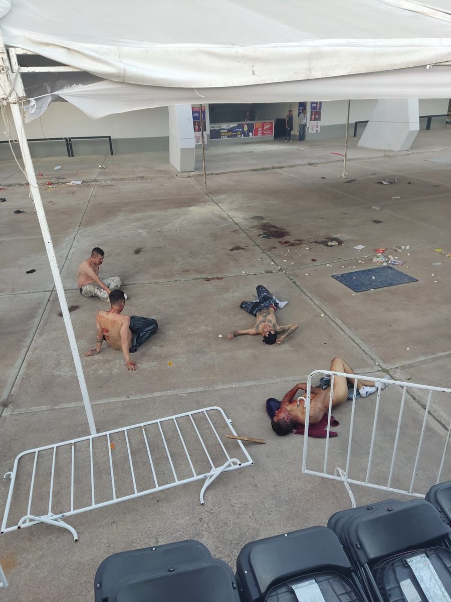 ZeynepAosman's tweet photo. It's reported at least 22 fans got killed at the mexican football league game of Queretaro FC - FC Atlas in hooligan fights.

#Atlas 
#Queretaro 
#UkraineRussianWar 
#StopPutinNOW https://t.co/xReGeIaGMt