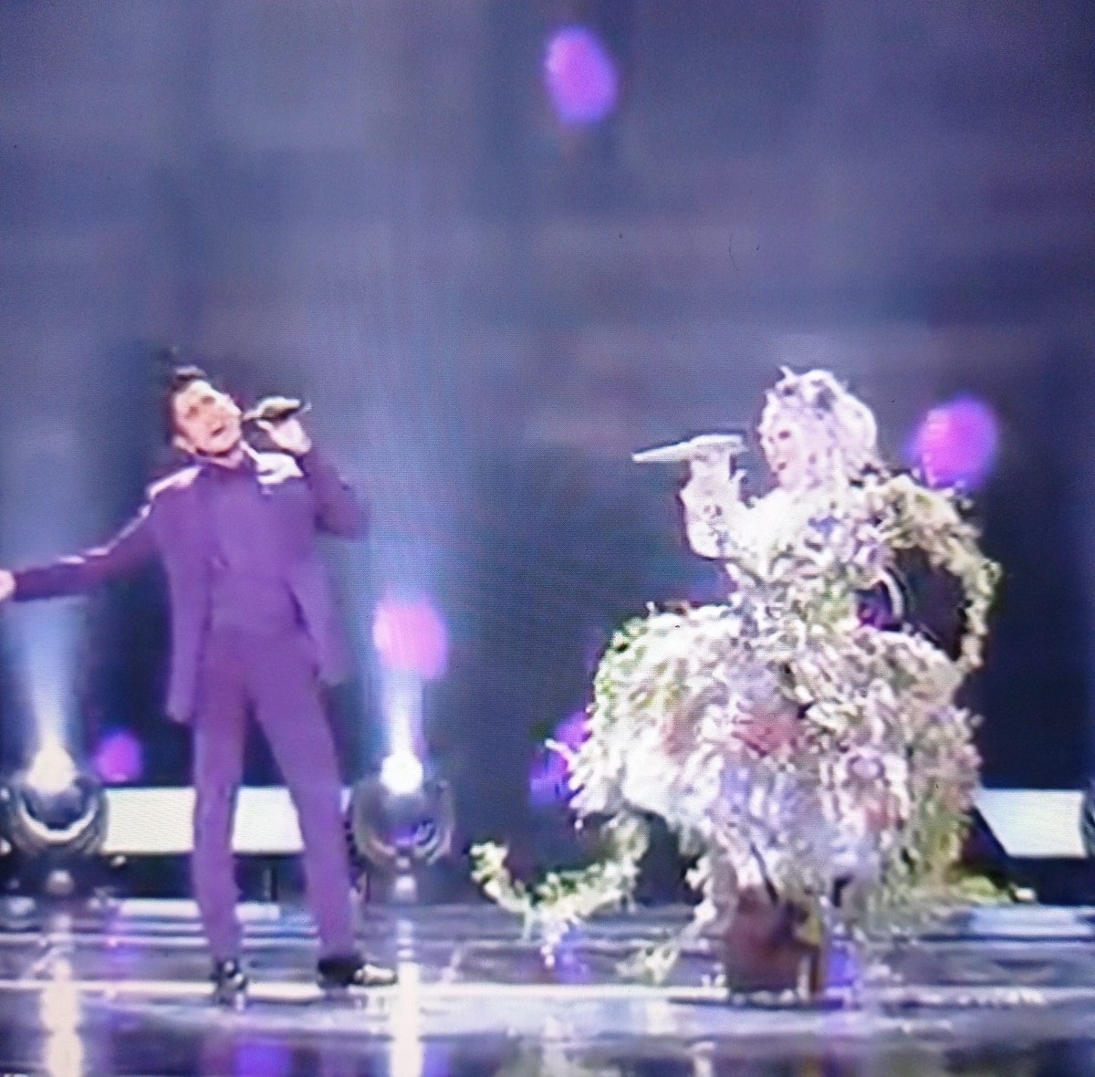 nafeejayy's tweet photo. NAFAS CINTA! ♥️♥️

Damn!!!! Melodinyaaa indah sgttt
Lantunan vokal tersangatlah mantap!!!
Tahniah CALON VOKAL TERBAIK
Aina &amp; Khai ❤️

#AJL36 
#cantikdenganNOIR https://t.co/J34tIvvUhA