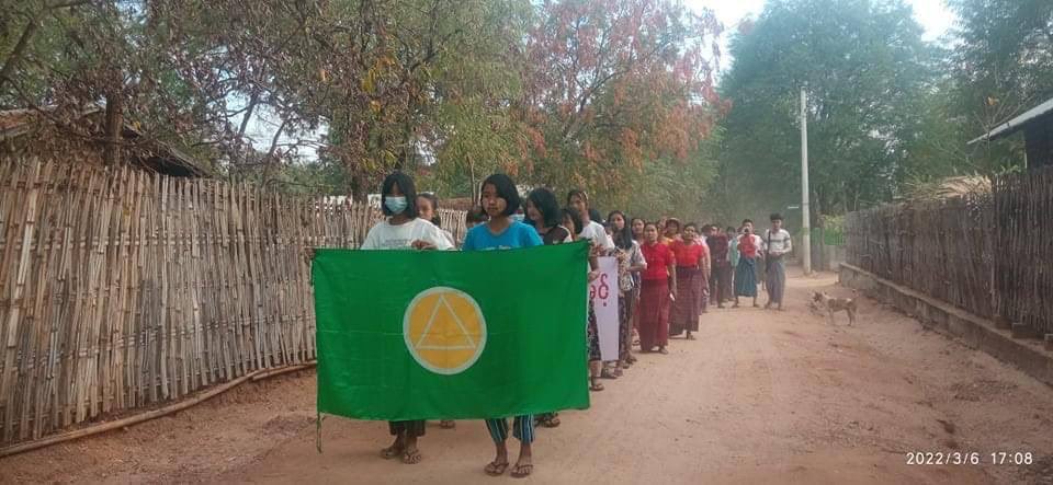 YwayNoo's tweet photo. Local citizens from #Myaing Tsp’s southern zone organized a marching protest with 3 fingers salute to overthrow the #MilitaryDictatorship. #MassacreInMyanmarByJunta #2022Mar6Coup #WhatsHappeningInMyanmar https://t.co/DggvKuYR08