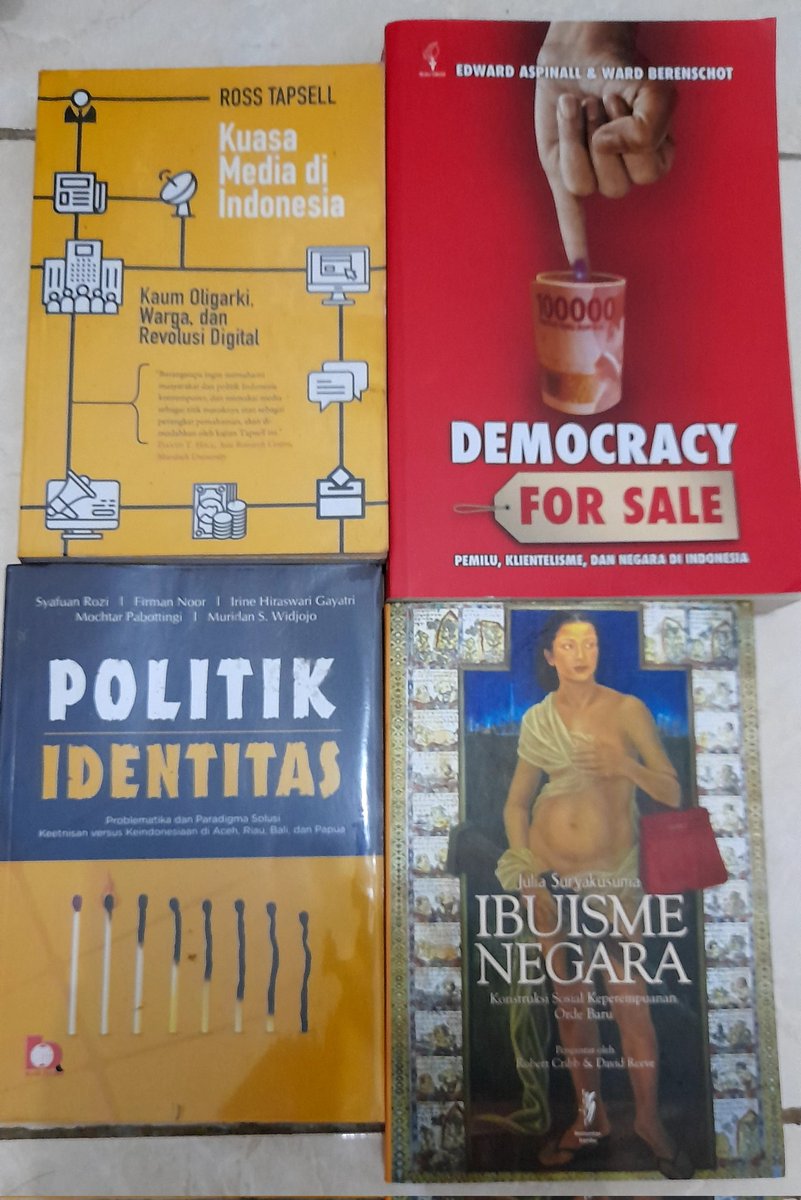 ErliGreek's tweet photo. @YueAyuu Bacaan Maret ini dulu, udh dibeli kapan bulan tapi belum dibaca😅 https://t.co/EzzSeU0fvc