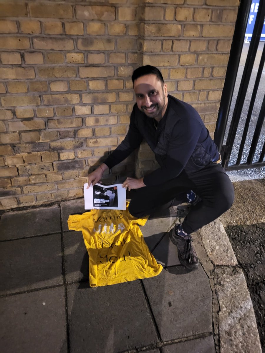 Neilmakwana4's tweet photo. @HomeOfCricket @CricketAus @cricketworldcup Left this little tribute last night at North Gate; a T shirt, can of baked beans and a picture. https://t.co/IFwSjIbspI