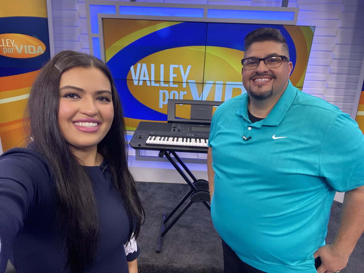 DanielleBandaTV's tweet photo. FUN FACT: I’ve played #piano🎹since #kindergarten & majored in #Music (singing in #MasterChorale) before ever getting my #MastersDegree in #BroadcastJournalism. It’s part of my soul & it’s like that for #Claudio of #ValleyKeyboards too😌So I invited him on my show…STAY TUNED🎶📺 https://t.co/4DowaT7iSv