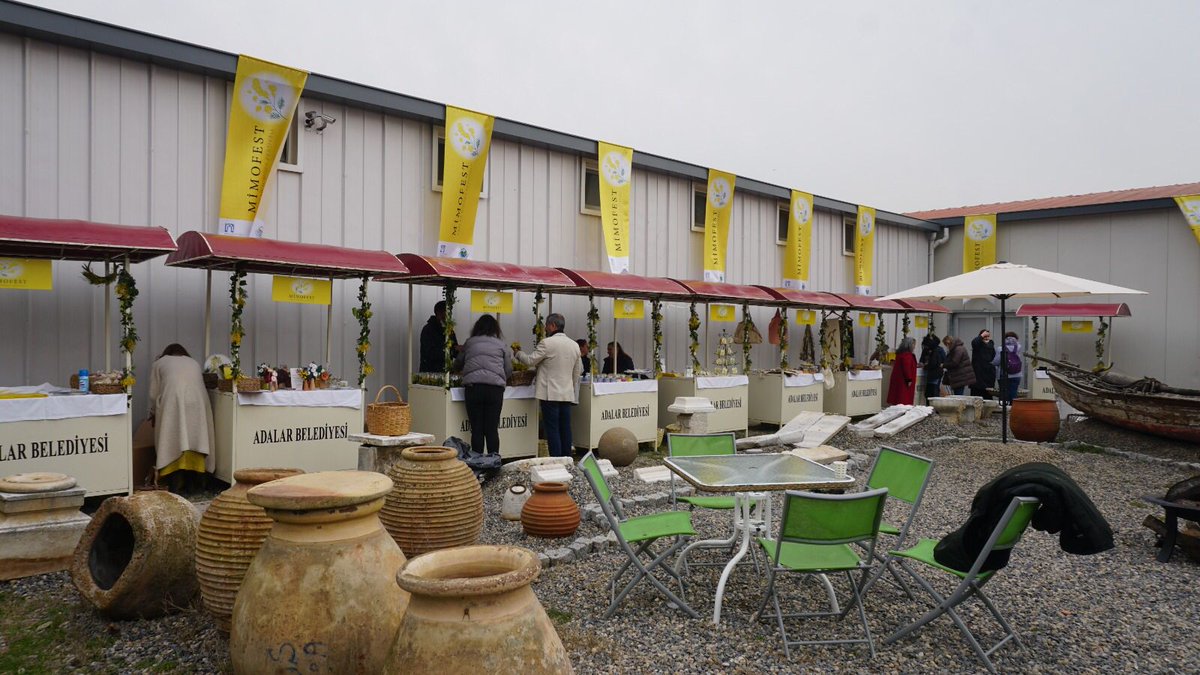 ErcanAkpolat1's tweet photo. Adalar’da mimoza kültürünün korunması adına düzenlenen Mimoza Festivali’ne Kadın Kolları Bşk. ve Yönetimiyle birlikte katılm sağladık. Mimoza temalı ürünlerin sergilendiği stantları gezmek oldukça keyif vericiydi. Emeği geçen herkese teşekkkür ederim.
#mimofest
#AdalarBelediyesi https://t.co/odOZ2DmDnM