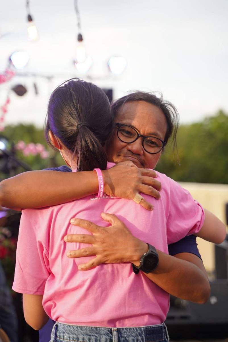 jpgrobredo's tweet photo. Capped off the weekend with some artists I deeply admire. This was me with @ebedancel after his set. Lowkey teared up when he sang Bawat Daan – definitely one of our family’s favorite songs of all time. Always grateful for the chance to watch you perform live, Sir Ebe. 💖 https://t.co/bEe06wawD2