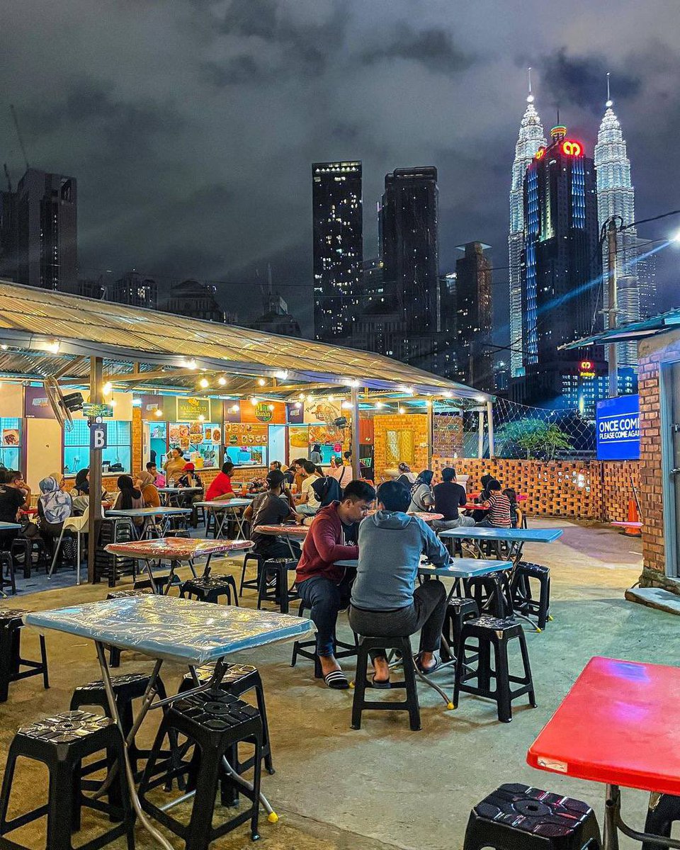 foodhuntingco's tweet photo. Port makan terbaru kat KL siap view KLCC lagi 😍 Ada lebih dari 20 menu makanan yang korang boleh cuba!

🚏Kantin Mini, Kg Baru https://t.co/hIKLqLIiFO