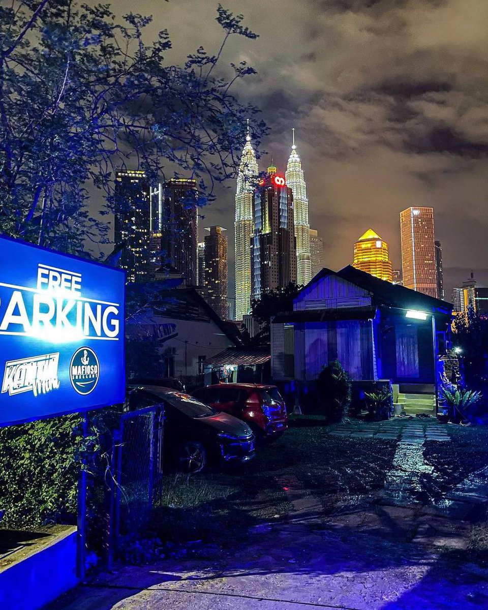 foodhuntingco's tweet photo. Port makan terbaru kat KL siap view KLCC lagi 😍 Ada lebih dari 20 menu makanan yang korang boleh cuba!

🚏Kantin Mini, Kg Baru https://t.co/hIKLqLIiFO