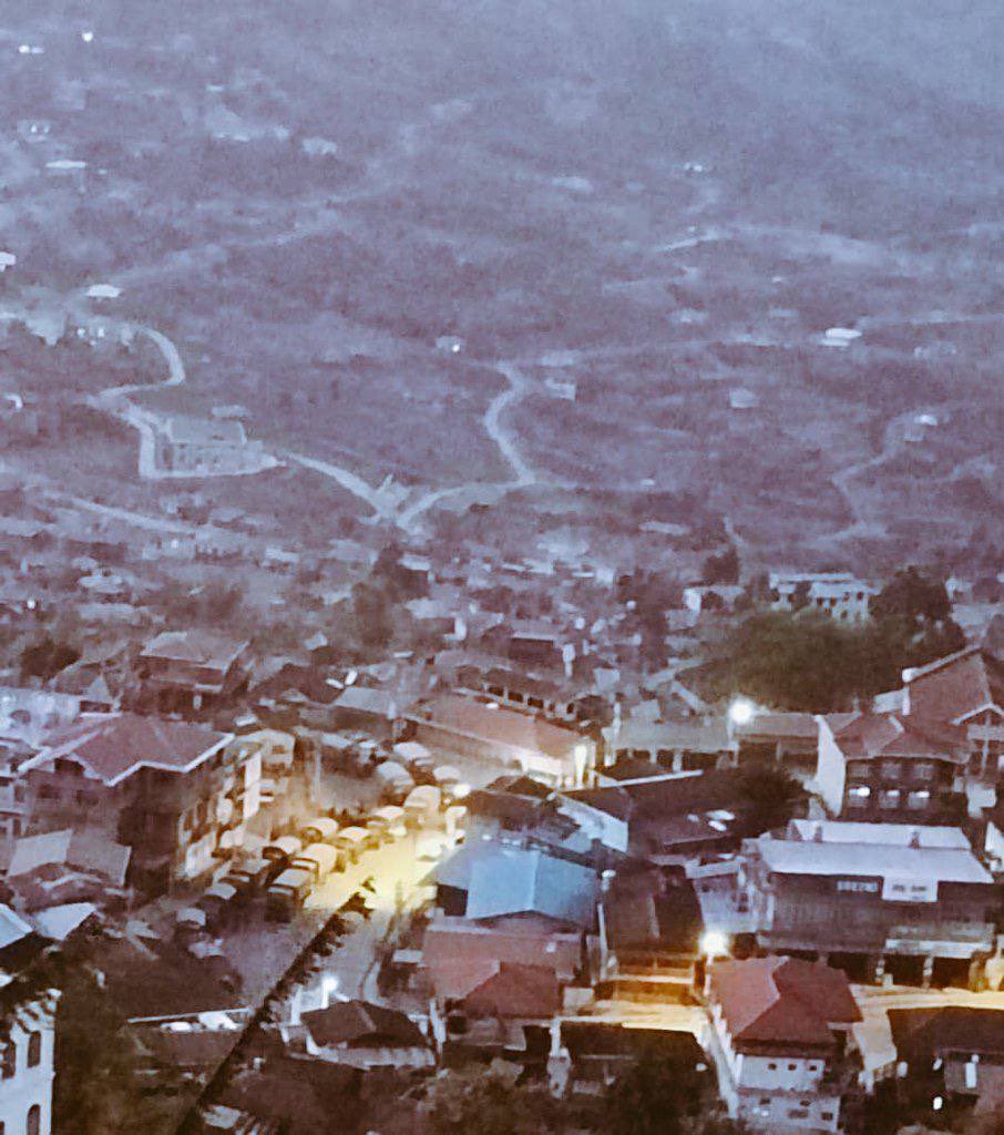 A military convoy of 30 trucks entered Hakha, stationed with LIB 266, killed at least 2 civilians &amp; displaced more than half a dozen villages. #2022Mar6Coup  #WhatsHappeningInMyanmar
