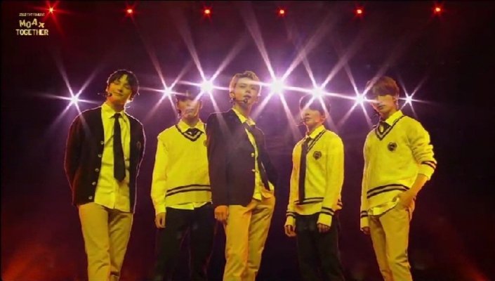 BitchEchii's tweet photo. 5 bright stars⭐💚💚
#TXT3rdANNIVERSARY
#TXT_2022DREAMWEEK
#MOAXTogether
#TXT_FANLIVE
#TXT
#MOA https://t.co/ZckPREpQry