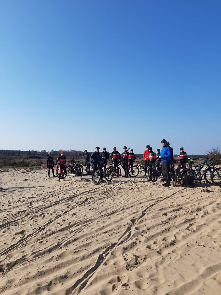MountainbikeNe's tweet photo. MND Brunchride 2022.
Geweldige opkomst van 21 bikers die samen een gezellige rit hebben gereden.
#mountainbikenetwerkdeventer
#mtbfun
#mtblife
#mountainbiking https://t.co/f8Bd6cx09A