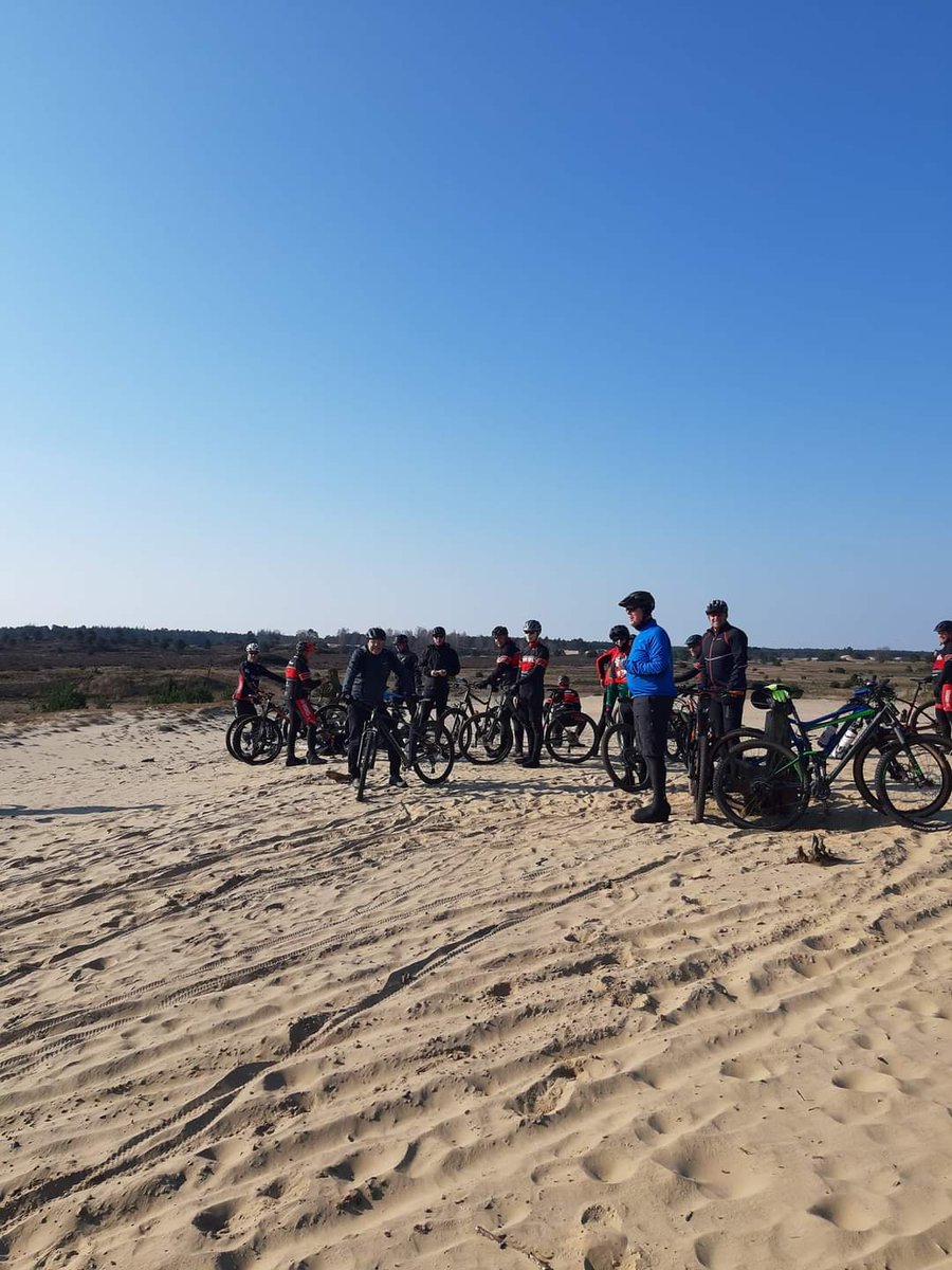 MountainbikeNe's tweet photo. MND Brunchride 2022.
Geweldige opkomst van 21 bikers die samen een gezellige rit hebben gereden.
#mountainbikenetwerkdeventer
#mtbfun
#mtblife
#mountainbiking https://t.co/f8Bd6cx09A