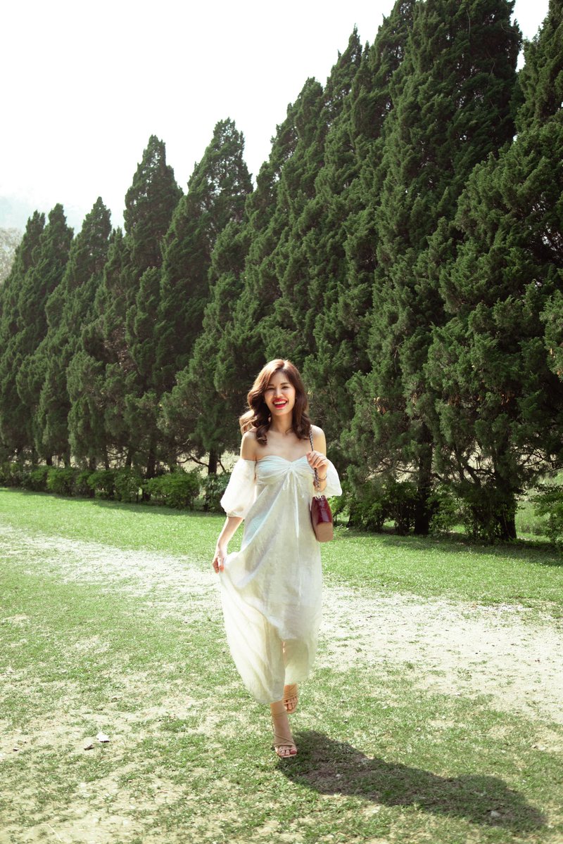 nsnromeo's tweet photo. ใครไปเชียงใหม่หาที่ถ่ายรูปธรรมชาติสวยๆ เราแนะนำให้ลองแวะไป cypress lanes น้า🌲✨ อยู่ตรงหางดง ต้องขับรถขึ้นไป เป็นแนวทิวสนยาวเส้นนึง สวยมาก มีค่าเข้า 20.- ต่อคน มีร้านกาแฟ slow bar เล็กๆอยู่ แนะนำให้ไปช่วงบ่ายแก่หน่อย สัก 3 โมงไป แสงจะได้ไม่แข็ง #รีวิวเชียงใหม่ https://t.co/FsprLzNYWk