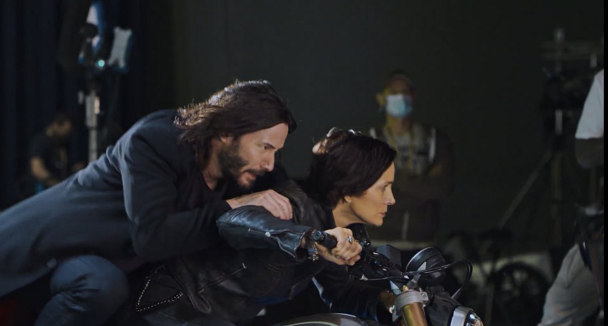 no thoughts just carrie and keanu behind the scenes of matrix resurrections